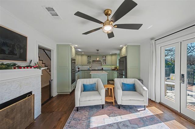 Building Photo - 2100 Daisy Ln