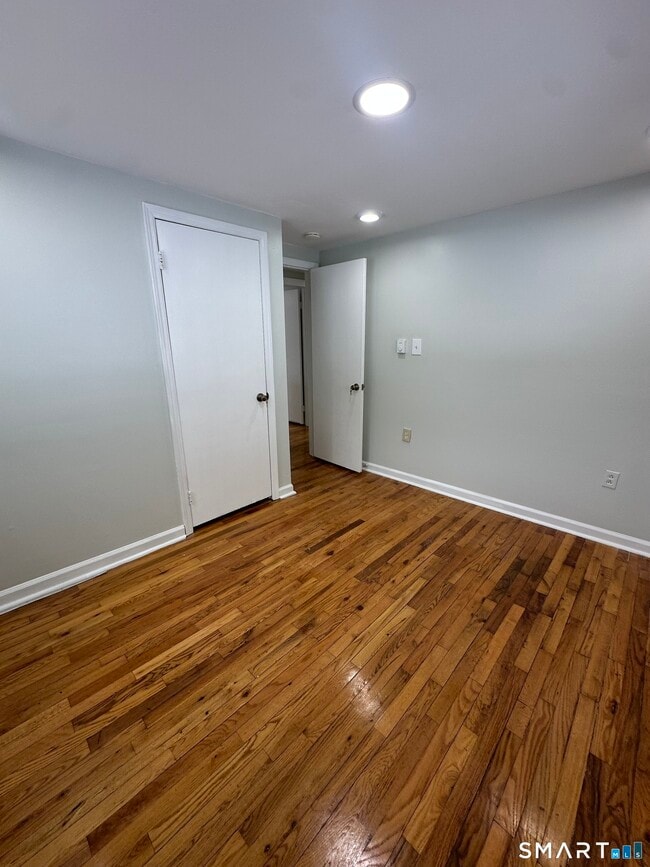 Building Photo - 211 Kent Rd