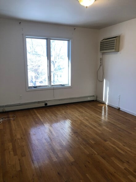 Building Photo - 659 Gramatan Ave