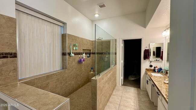 Building Photo - 571 W Locust Dr.