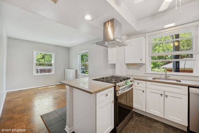 Building Photo - 1029 Linden Ave
