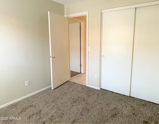 Building Photo - 7220 S 55th Dr