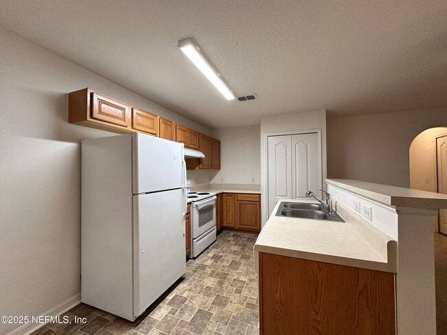 Building Photo - 8271 Halls Hammock Ct