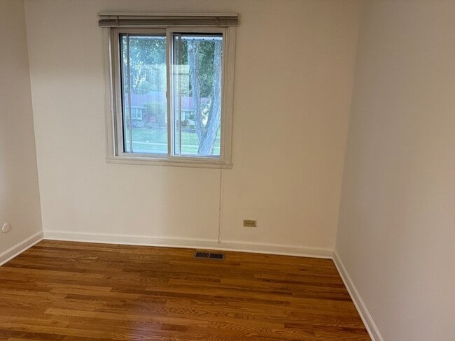 Building Photo - 728 Boxwood Dr