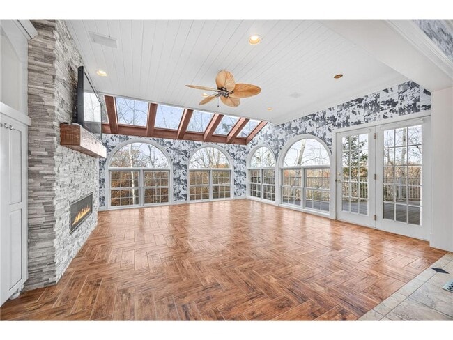 Building Photo - 1560 Bluff Creek Dr