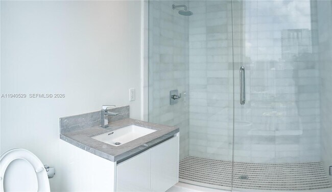 Building Photo - 700 NE 26th Terrace