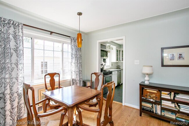 Building Photo - 4163 Amherst Rd