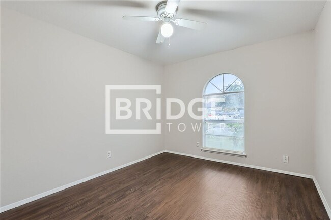 Building Photo - 6405 Magnolia Ln
