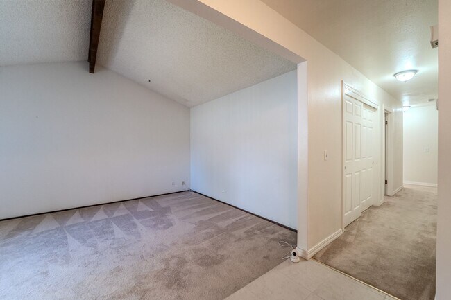 Building Photo - North Yuba City 3 bd 2 bath Home