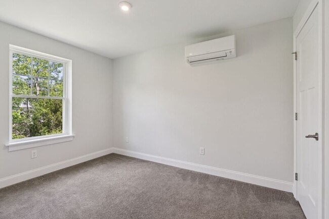 Building Photo - 3 Thomas Dr