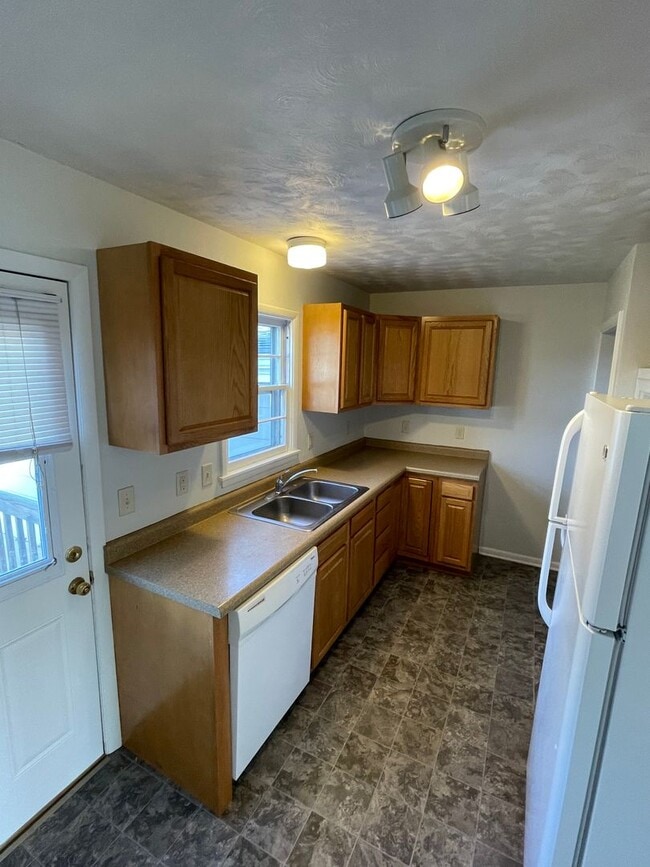 Building Photo - West Side 3 bedroom, 2 bathroom home for rent