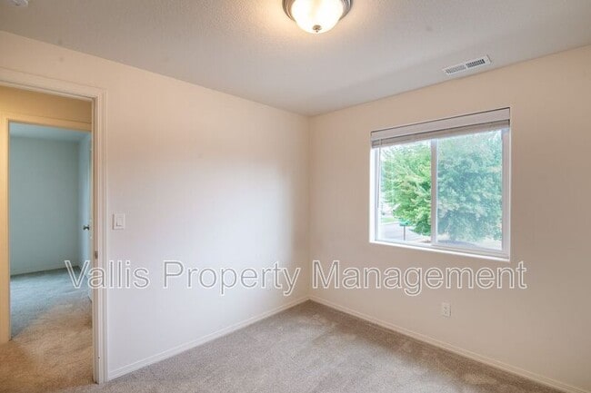 Building Photo - 4850 Heathwood St NE
