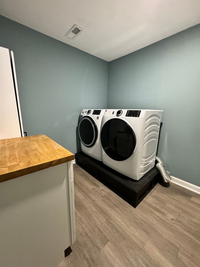 Building Photo - 4 Bedrooms with Finished Basement and Bonu...