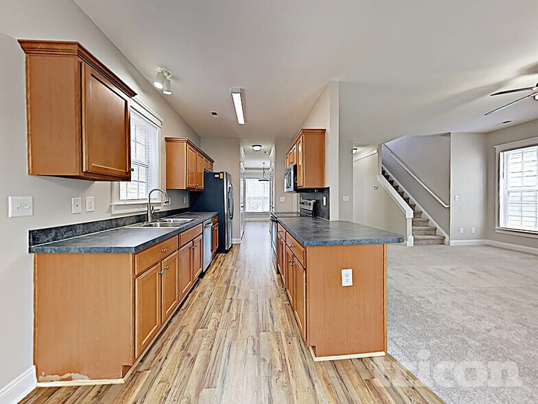 Building Photo - 6723 Dunton St