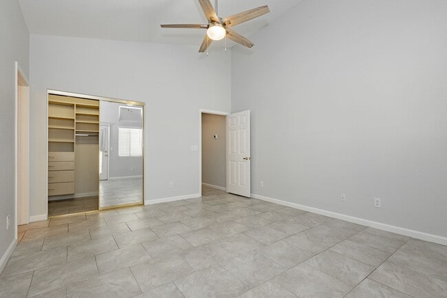 Building Photo - Peccole Ranch 3 Bed 2 Bath Gated Ascot Park Beauty