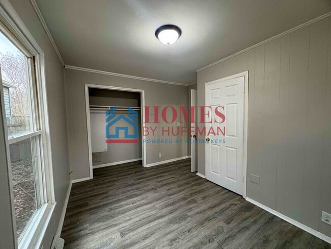 Building Photo - Three Bedroom Duplex | Off-Street Parking
