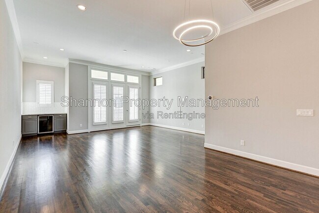 Building Photo - 1215 W 24th St