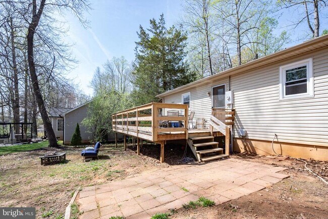 Building Photo - 205 Monument Rd