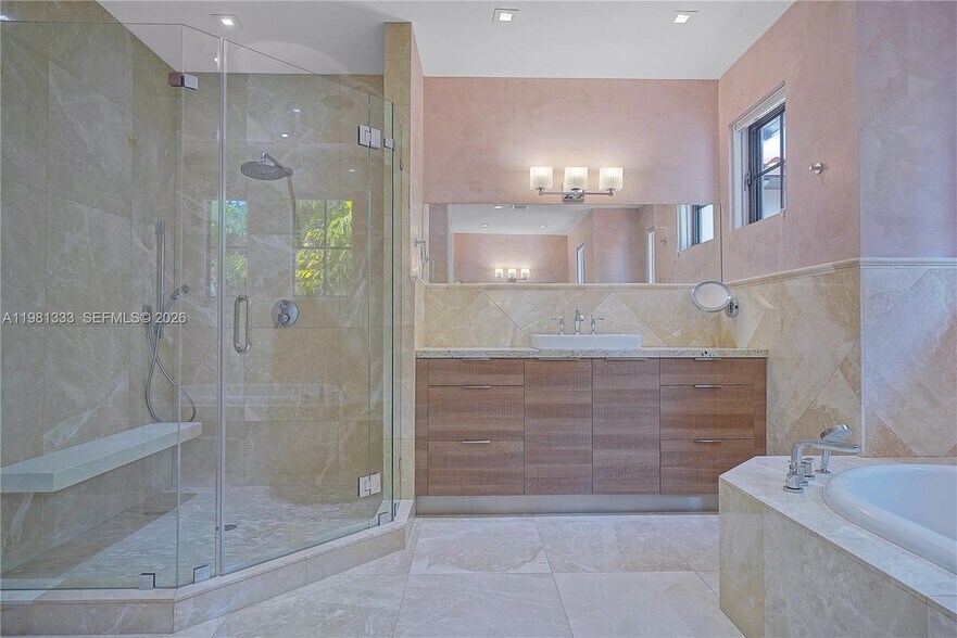 Building Photo - 3747 Prairie Ave