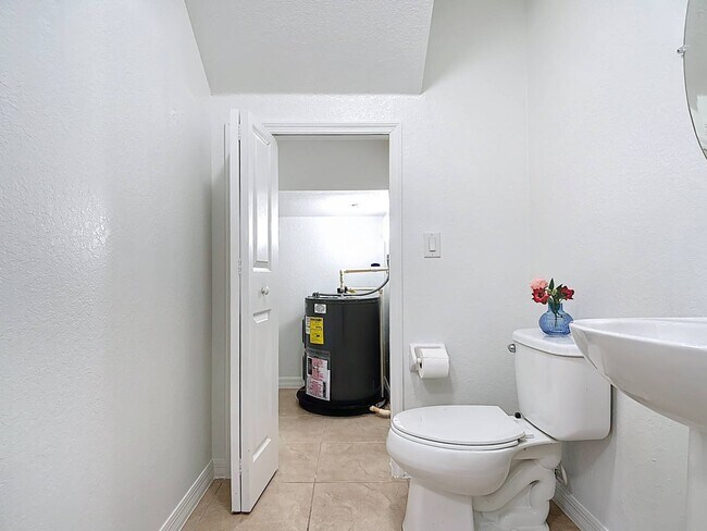 Building Photo - 9101 Gervais Cir