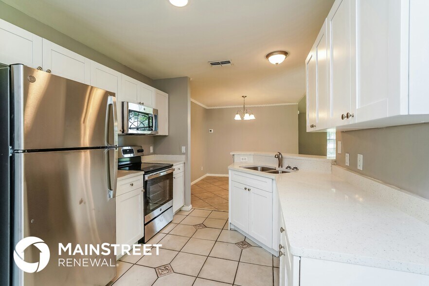 Building Photo - 525 SW 23rd Terrace