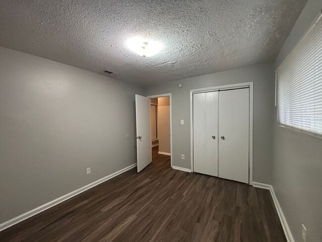 Building Photo - 1425 Todds Creek Cove