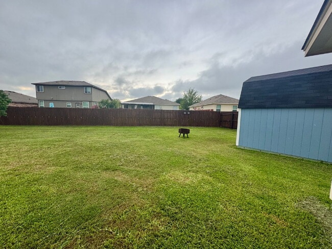 Building Photo - 3-bed 2-bath 2-car garage with screened in porch & backyard shed in Riverside Grove cul-de-sac.