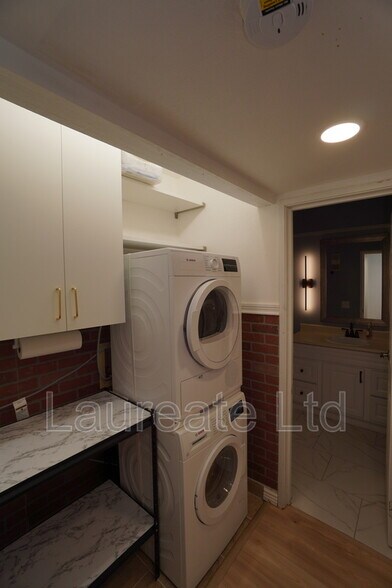 Building Photo - 431 Wright St