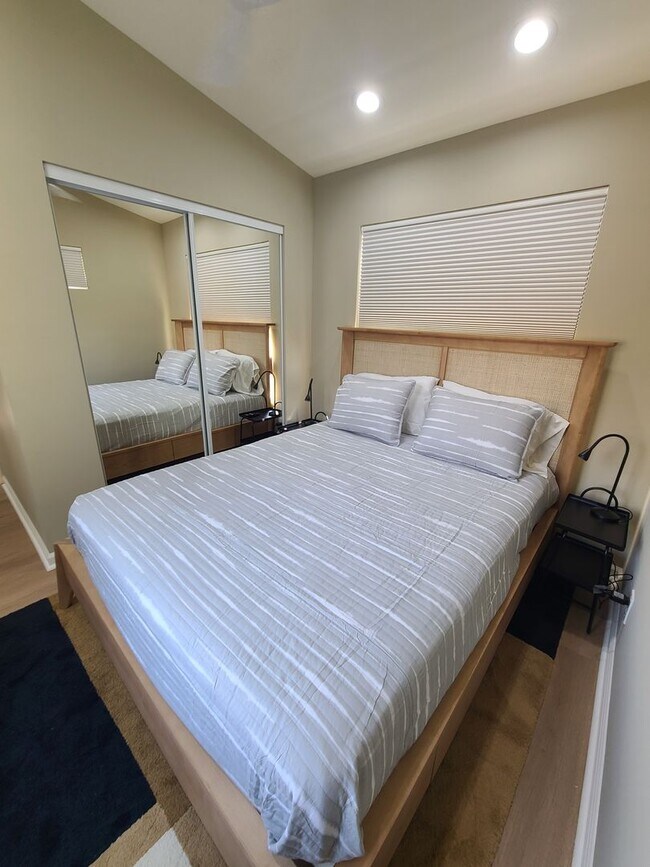 Building Photo - New built and fully furnished 2 bed 2. 5 baths in Point Loma