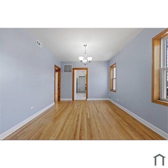 Building Photo - 5639 N Artesian Ave