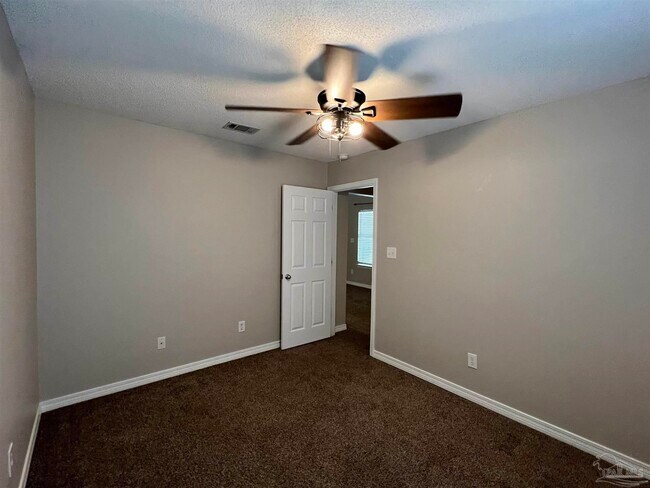 Building Photo - 10440 Millbrook Dr