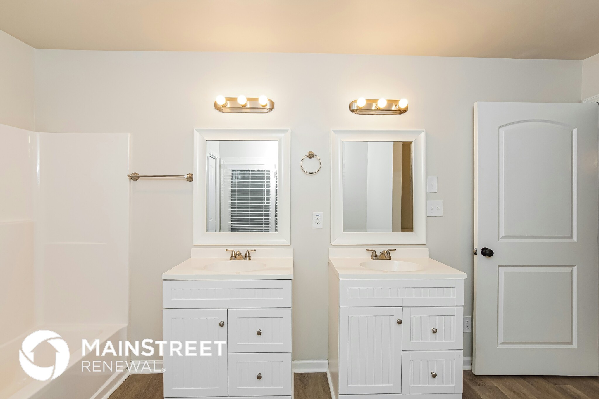 Building Photo - 1049 Roswell Rd