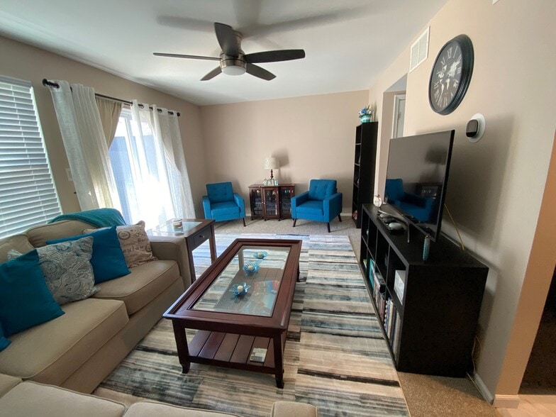 Building Photo - 6264 Ducketts Ln