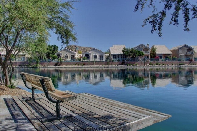 Building Photo - Charming 2-Bedroom Phoenix Townhouse with Cozy Living Space!