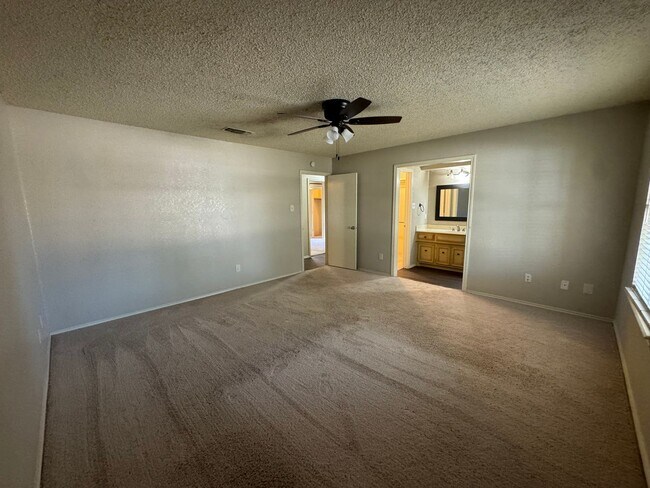 Building Photo - Lubbock Cooper ISD Gem: Ready-to-Rent July...
