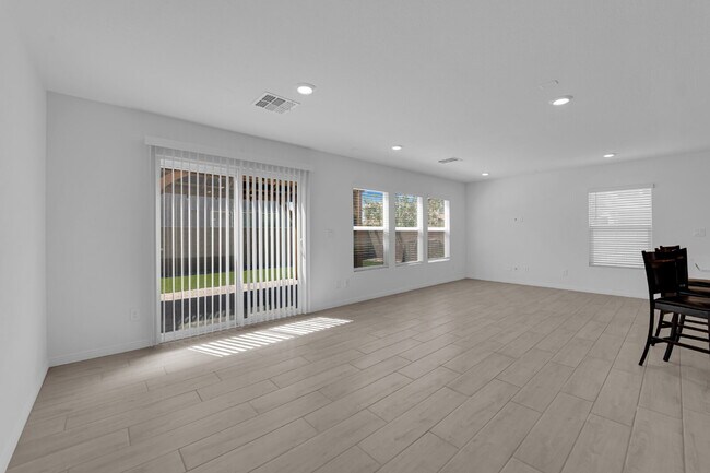 Building Photo - Don't miss out on this beautiful three-bed...