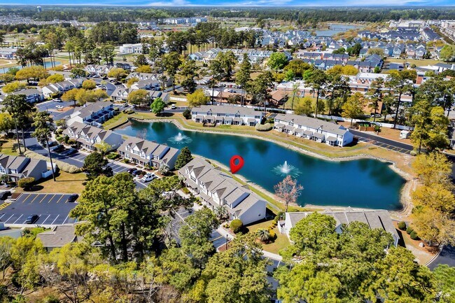 Building Photo - Charming Townhome with Water Views near The Market Common!