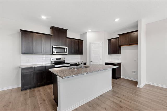 Building Photo - 740 Thorn Crk Dr