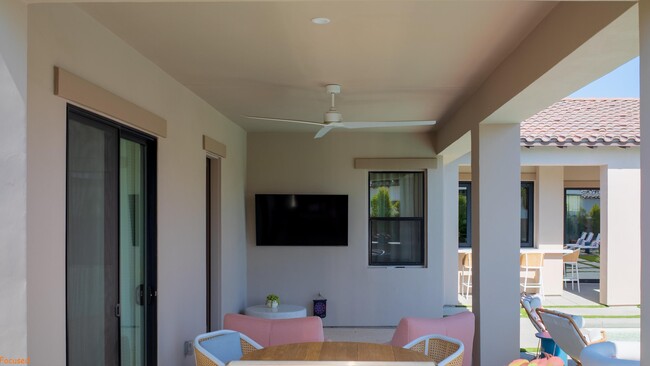 Building Photo - 75147 Palisades Pl