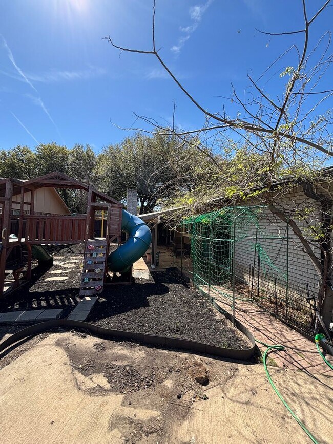 Building Photo - 5009 Pemberton Ln