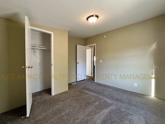 Building Photo - 1664 W Coralbrooke Dr