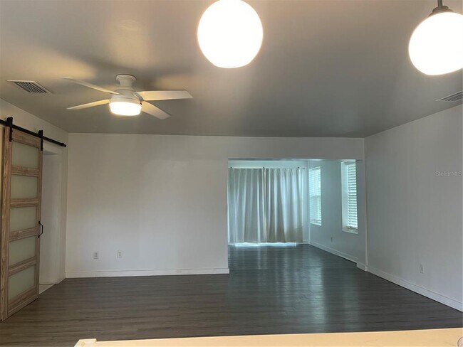 Building Photo - 3202 W Coachman Ave
