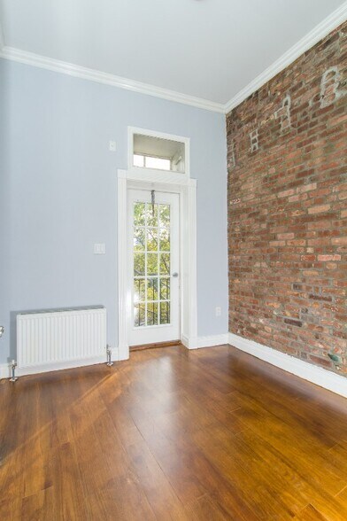 Building Photo - 47 1/2 1st Street (2nd & 1st Ave), #5R