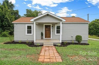 Building Photo - 2 Bedroom Home in Salisbury