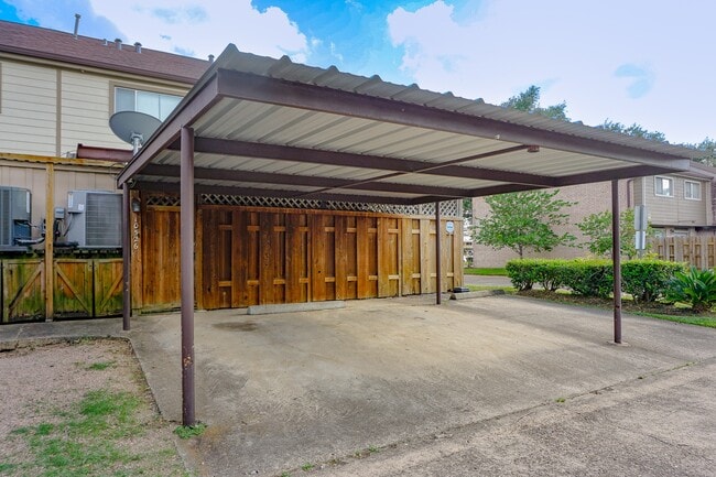 Building Photo - 10526 Hammerly Blvd