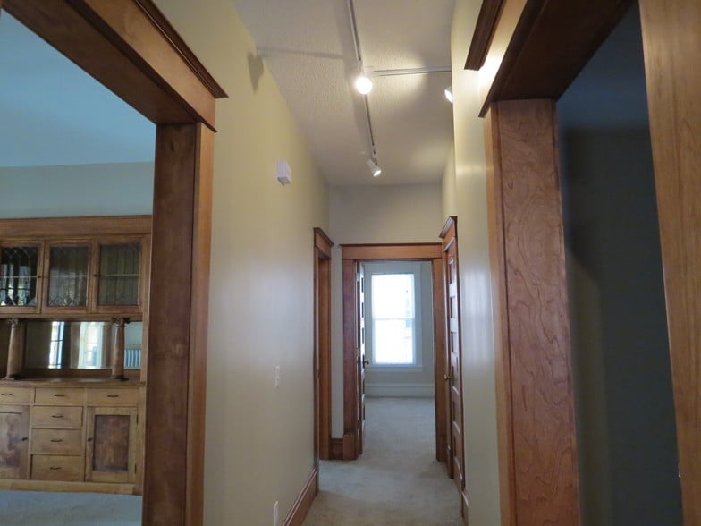 View of Hallway - 514 Franklin W Ave