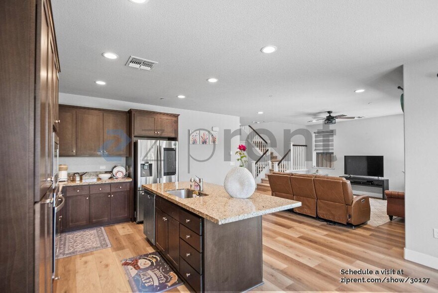 Building Photo - 272 Hopkins Ct
