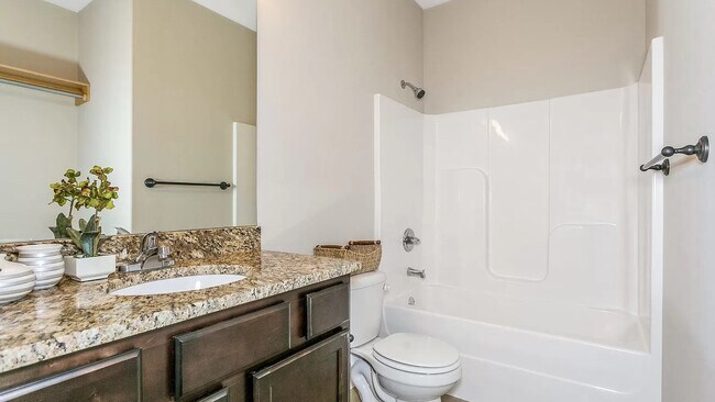 Hallway Bathroom - 902 W Onewood Pl