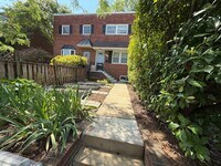 Building Photo - Charming and private 3BR, 2FB home located...