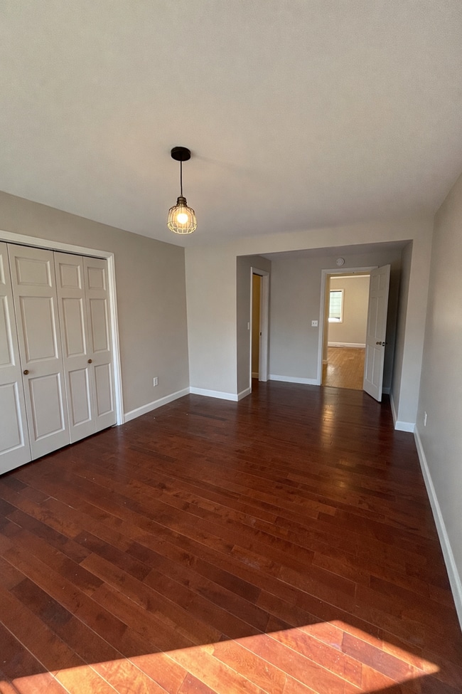 Building Photo - COMING SOON! - 2 BED 1 BATH Home!